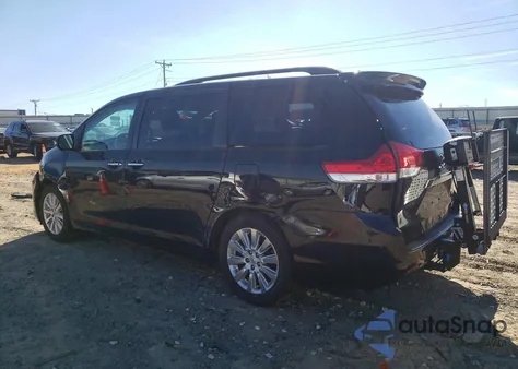 2013 Toyota Sienna Limited 7-Passenger z USA, uszkodzony, nr VIN 5TDDK3DC2DS053366